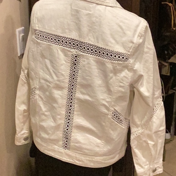Off white jean jacket with beautiful work of lace brand new size s - Picture 5 of 8
